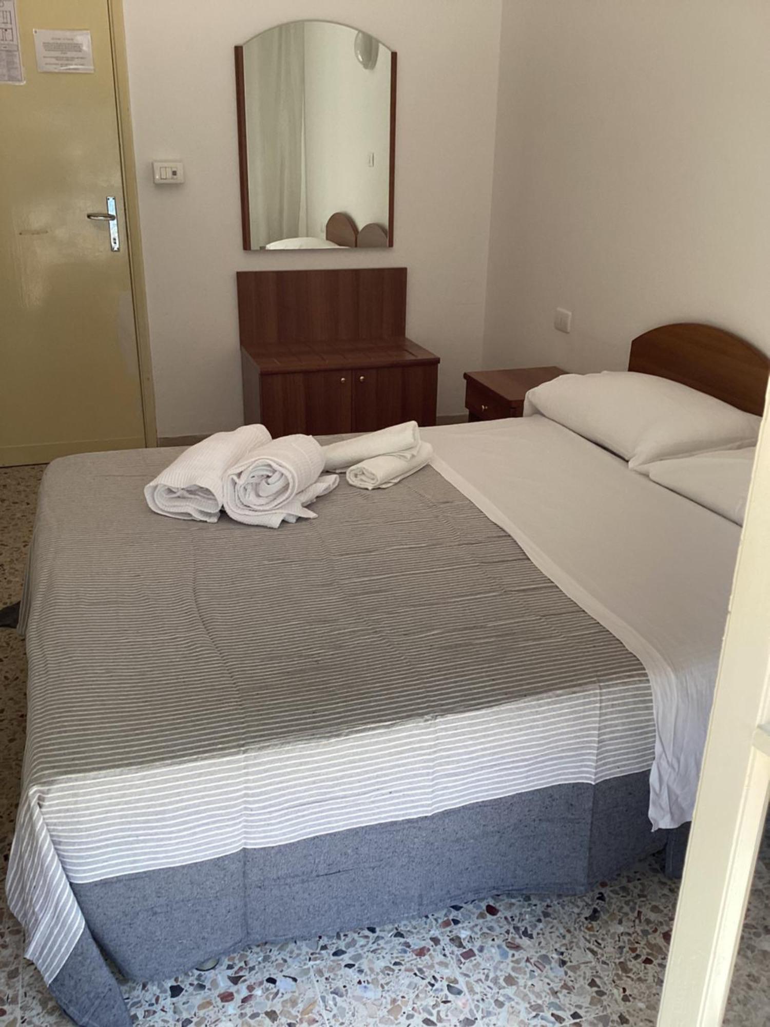 Hotel Villa Alexandra Белариа-Игеа Марина Екстериор снимка